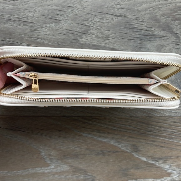 Urban Expressions White Zip Clutch/Wallet-8”x4 1/2” - Picture 3 of 7